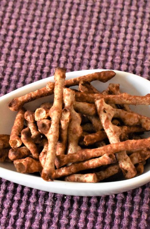 Photo of a dish of twiglets; ©2022, Hollie Stephens Photography
