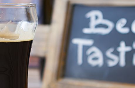 Enthusiasts guide to tasting beer
