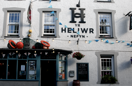 Community Owned Pubs: Yr Heliwr