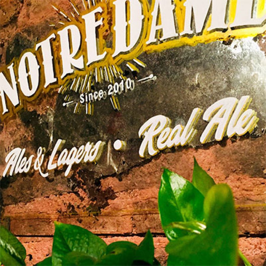 Notre Dame pub sign © David Jesudason